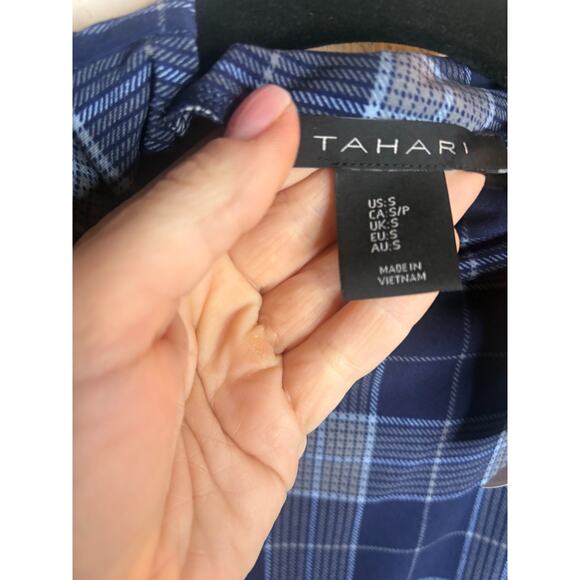 Tahari High Neck Sleveless Blue Plaid Patterned Blouse Size Small 2-8 - Picture 3 of 4
